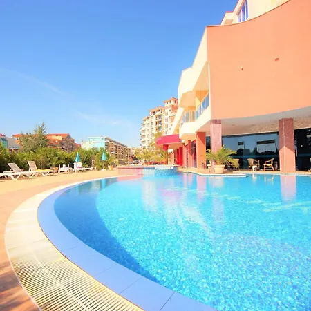 Menada In Sunny Apartment Slantschew brjag