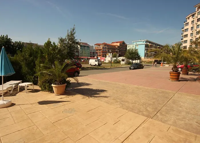 Apartment Menada In Sunny