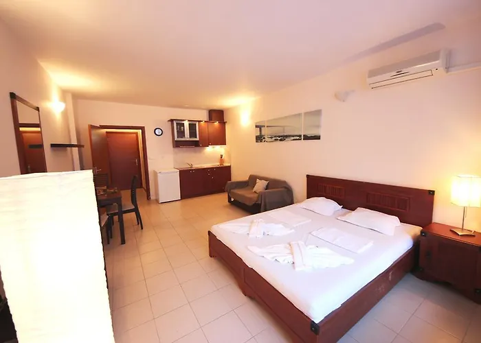 Menada In Sunny Slantschew brjag