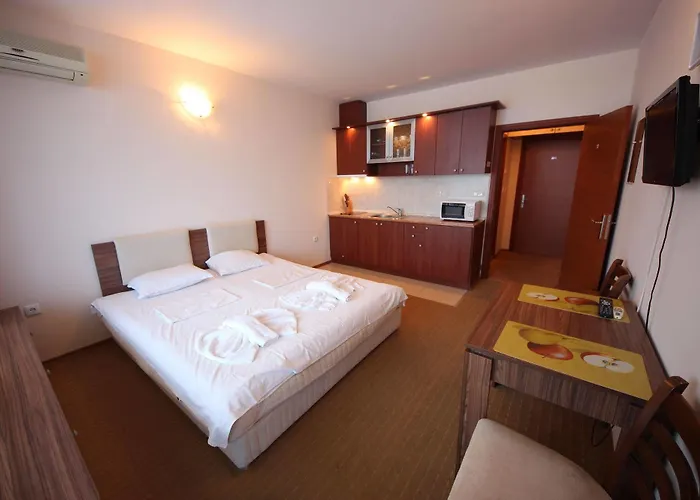 Menada In Sunny Slantschew brjag